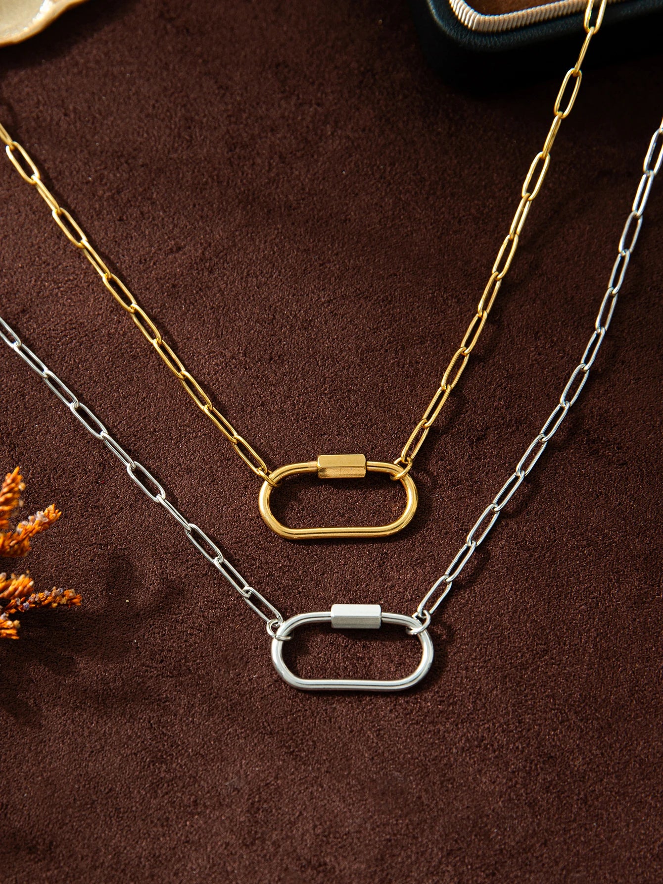 Elara Oval Link Necklace